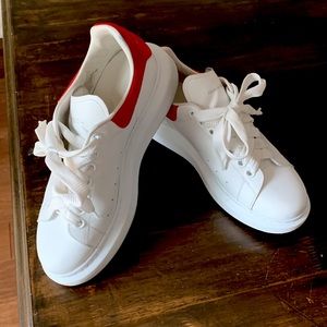 Selling in EXCELLENT condition Alexander McQueen platform sneakers